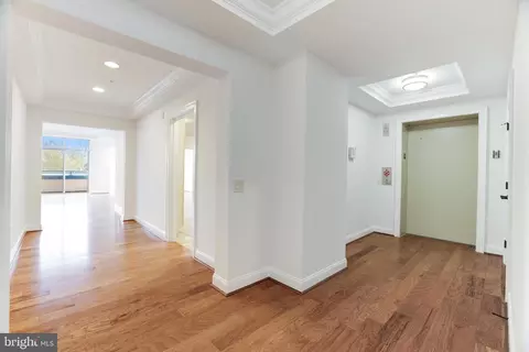 Entry Way - 1450 Emerson Ave #407, Mclean, VA 22101 photo 4 of 13