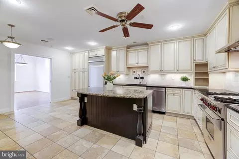 Kitchen - 1450 Emerson Ave #407, Mclean, VA 22101 photo 3 of 11