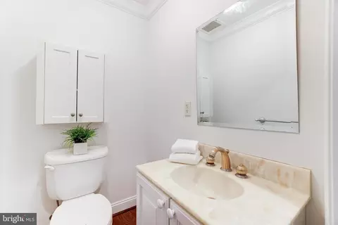 Bath - 1450 Emerson Ave #407, Mclean, VA 22101 photo 1 of 6