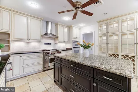 Kitchen - 1450 Emerson Ave #407, Mclean, VA 22101 photo 4 of 11