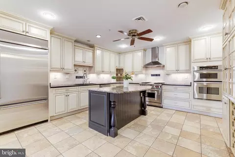 Kitchen - 1450 Emerson Ave #407, Mclean, VA 22101 photo 7 of 11