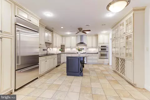 Kitchen - 1450 Emerson Ave #407, Mclean, VA 22101 photo 2 of 11