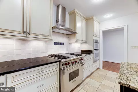 Kitchen - 1450 Emerson Ave #407, Mclean, VA 22101 photo 5 of 11