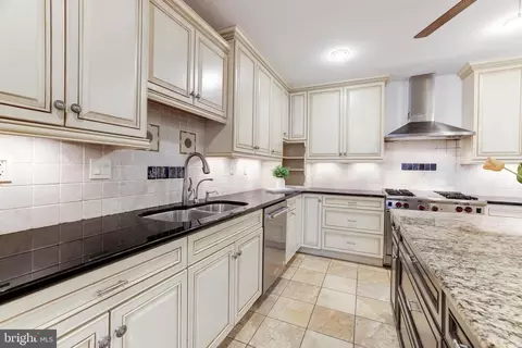 Kitchen - 1450 Emerson Ave #407, Mclean, VA 22101 photo 10 of 11
