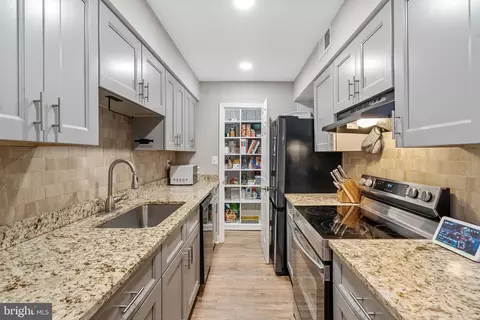 5904 Bayshire Rd # -B, Springfield, VA 22152 photo 12