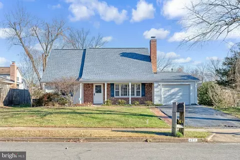 4211 Penner Ln, Fairfax, VA 22033