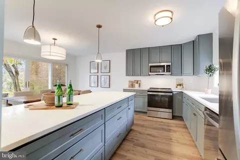 11551 Links Dr, Reston, VA 20190 photo 6