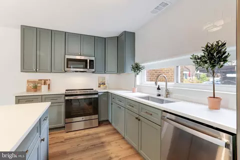 11551 Links Dr, Reston, VA 20190 photo 7