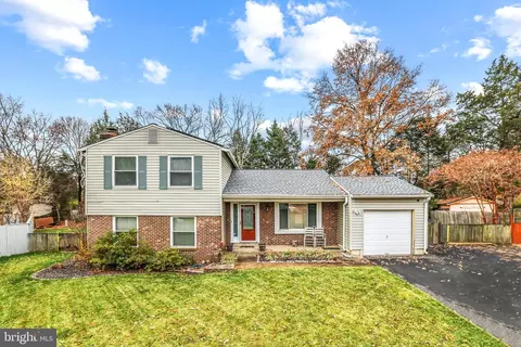 350 Hillwood Ct, Herndon, VA 20170