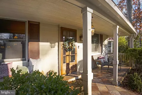 8027 E Boulevard Dr, Alexandria, VA 22308