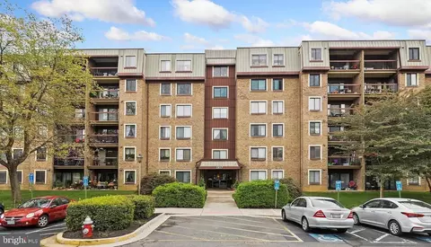 2817 Jermantown Rd #201, Oakton, VA 22124