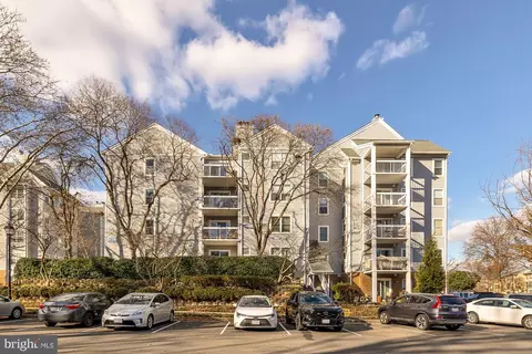 10248 Appalachian Cir #1-B2, Oakton, VA 22124