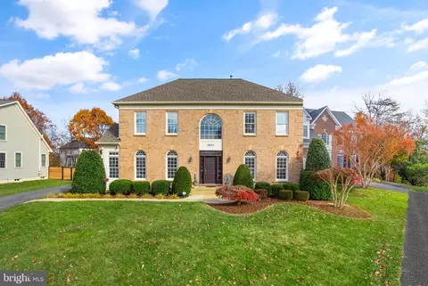 5931 Dorothy Bolton Ct, Alexandria, VA 22310