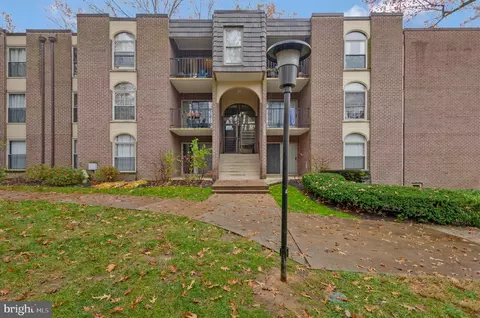 3308 Woodburn Village Dr #3308-33, Annandale, VA 22003