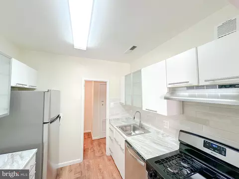 3100 S Manchester St #114, Falls Church, VA 22044