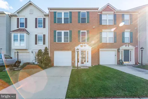7427 Gadsby Sq, Alexandria, VA 22315