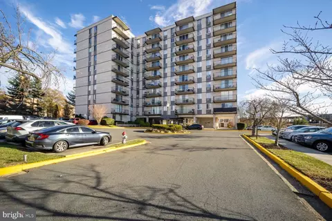 3245 Rio Dr #301, Falls Church, VA 22041