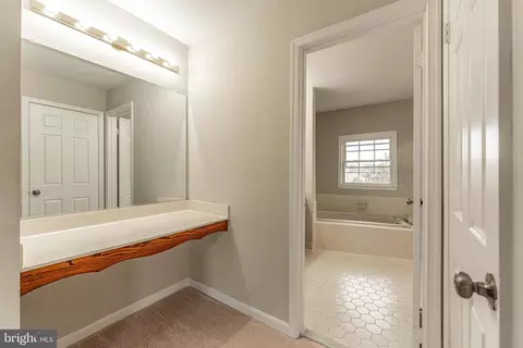 9846 Faust Dr, Vienna, VA 22182 photo 46