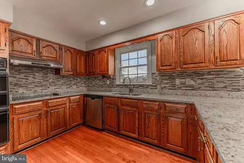 9846 Faust Dr, Vienna, VA 22182 photo 25
