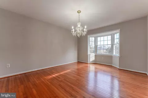 9846 Faust Dr, Vienna, VA 22182 photo 12