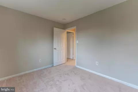 9846 Faust Dr, Vienna, VA 22182 photo 49