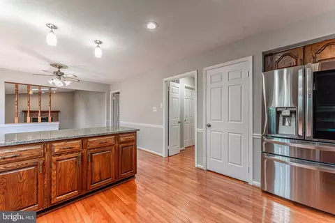 9846 Faust Dr, Vienna, VA 22182 photo 15