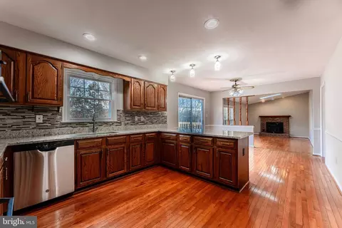 9846 Faust Dr, Vienna, VA 22182 photo 29