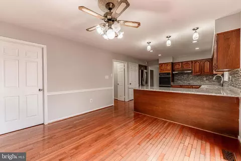 9846 Faust Dr, Vienna, VA 22182 photo 31