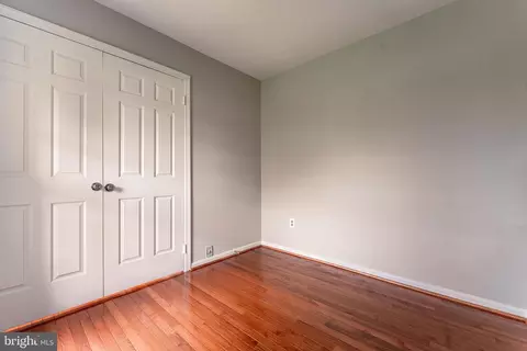9846 Faust Dr, Vienna, VA 22182 photo 6