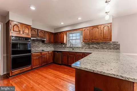 9846 Faust Dr, Vienna, VA 22182 photo 28