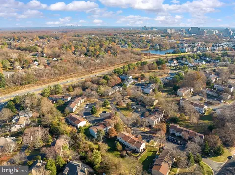 1611 Purple Sage Dr, Reston, VA 20194