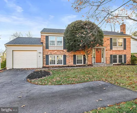 615 Merlins Ln, Herndon, VA 20170