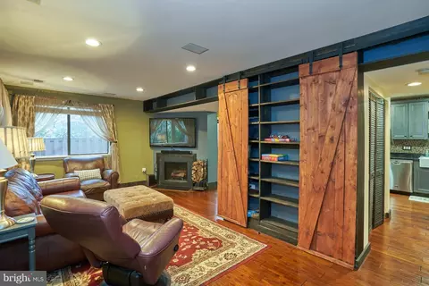 10675 Spring Oak Ct, Burke, VA 22015 photo 6