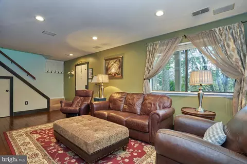 10675 Spring Oak Ct, Burke, VA 22015 photo 8