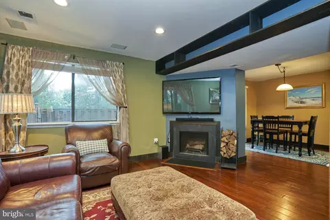 10675 Spring Oak Ct, Burke, VA 22015 photo 9