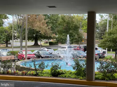 6800 Fleetwood Rd #413, Mclean, VA 22101