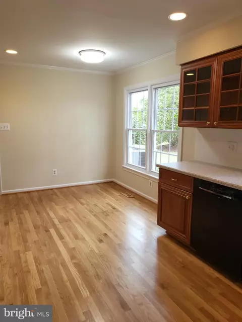 2112 Docket Ln, Vienna, VA 22181 photo 3