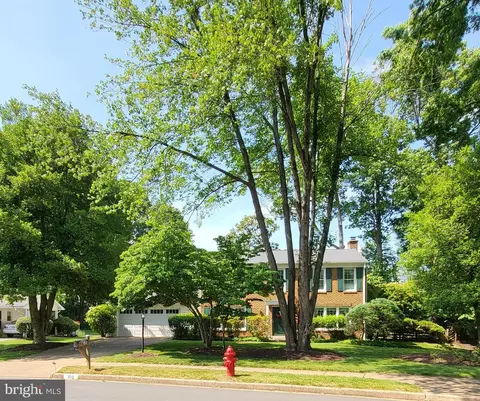 2112 Docket Ln, Vienna, VA 22181