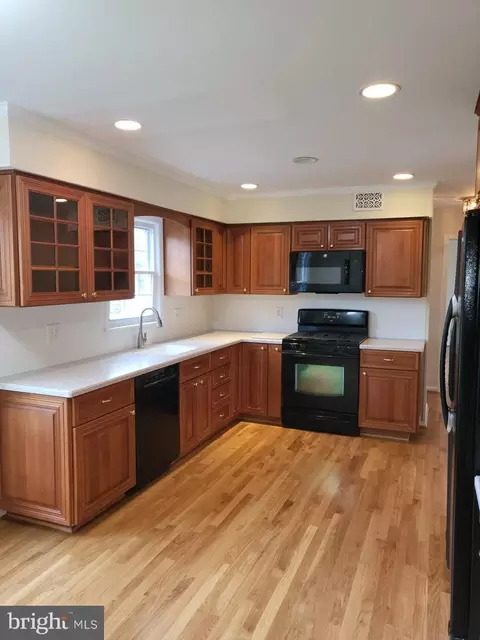 2112 Docket Ln, Vienna, VA 22181 photo 2