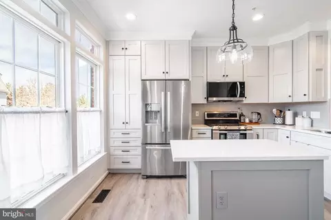 2902 Huntington Grove Sq, Alexandria, VA 22306