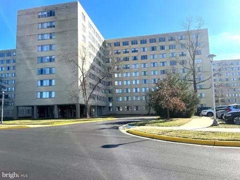 6621 Wakefield Dr #907, Alexandria, VA 22307
