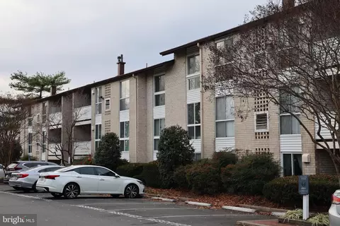 5606 Bloomfield Dr #201, Alexandria, VA 22312
