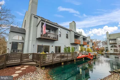 11120 Glade Dr, Reston, VA 20191