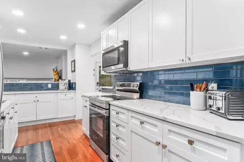 11120 Glade Dr, Reston, VA 20191 photo 9