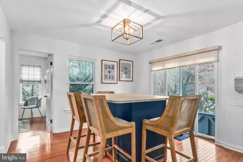 11120 Glade Dr, Reston, VA 20191 photo 6