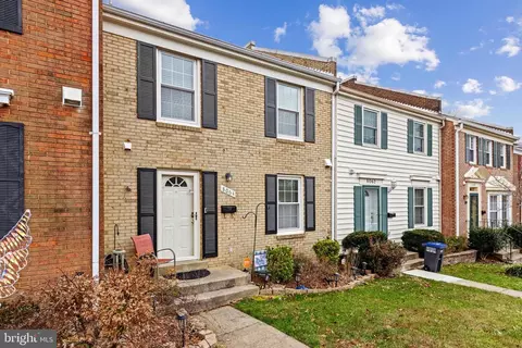 8064 Powderbrook Ln, Springfield, VA 22153 photo 3