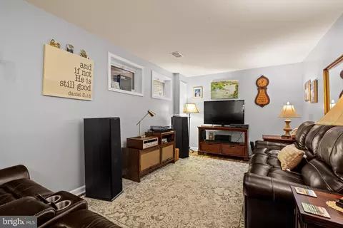 8064 Powderbrook Ln, Springfield, VA 22153 photo 19