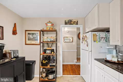 8064 Powderbrook Ln, Springfield, VA 22153 photo 6