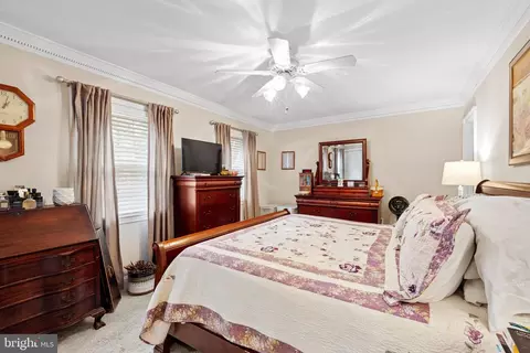 8064 Powderbrook Ln, Springfield, VA 22153 photo 13