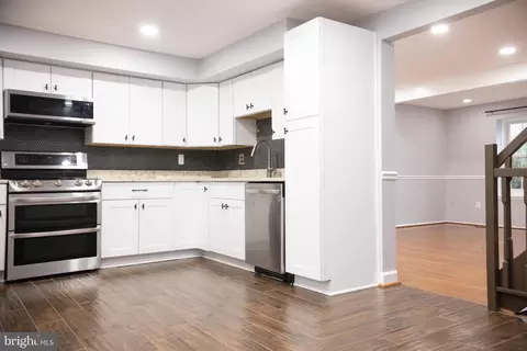 Kitchen - 8069 Donegal Ln, Springfield, VA 22153 photo 6 of 7